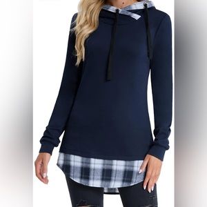 Women’s Navy/checkered funnel neck hooded pullover top